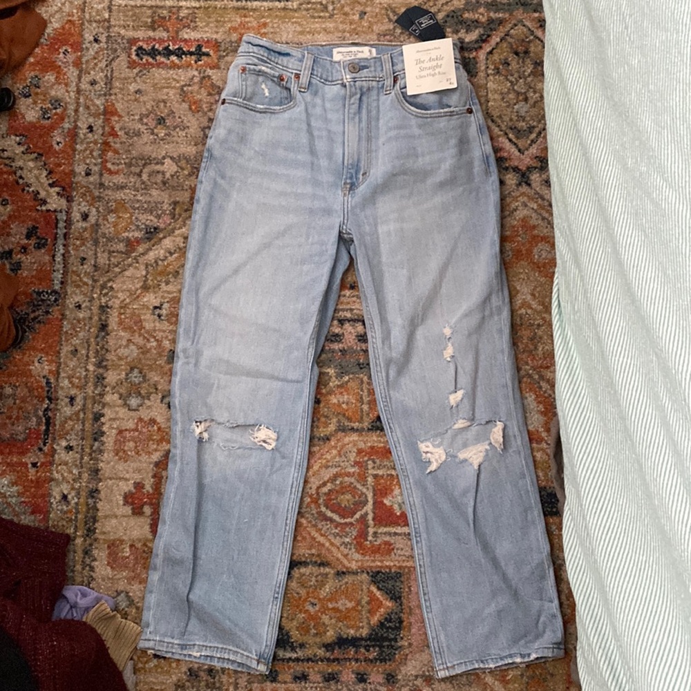 Angle length Abercrombie jeans size 4/27! Never worn!